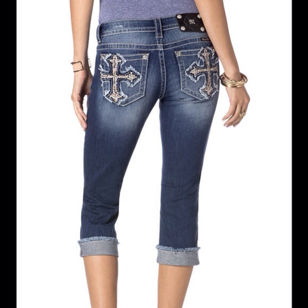 ✝️Miss Me Peach Stitched Capris✝️ New w/ Tag